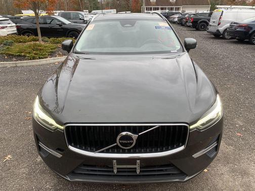 2022 Volvo XC60 B5 Momentum