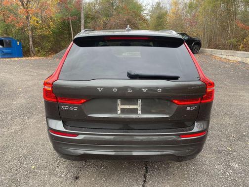 2022 Volvo XC60 B5 Momentum