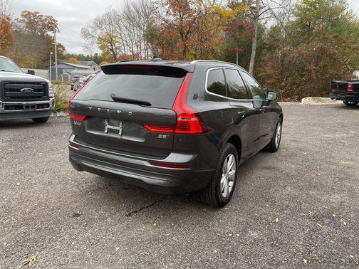 2022 Volvo XC60 B5 Momentum