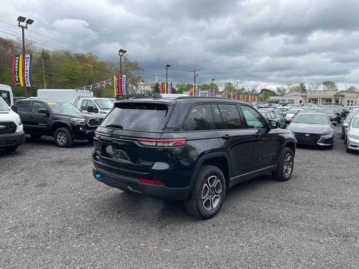 Diamond Black Crystal Pearlcoat 2022 Jeep Grand Cherokee 4xe Trailhawk