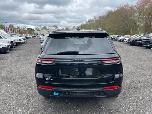 Diamond Black Crystal Pearlcoat 2022 Jeep Grand Cherokee 4xe Trailhawk