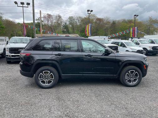 Diamond Black Crystal Pearlcoat 2022 Jeep Grand Cherokee 4xe Trailhawk