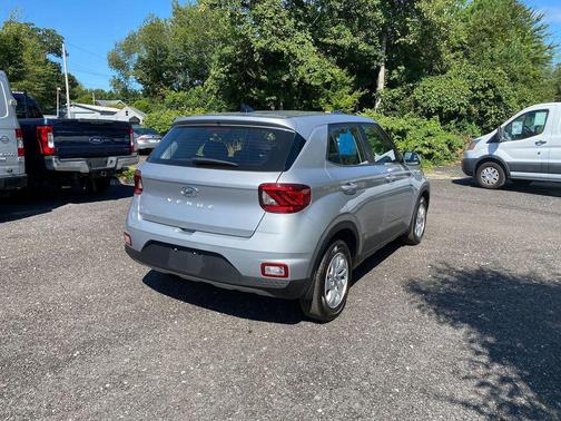 2022 Hyundai VENUE SE
