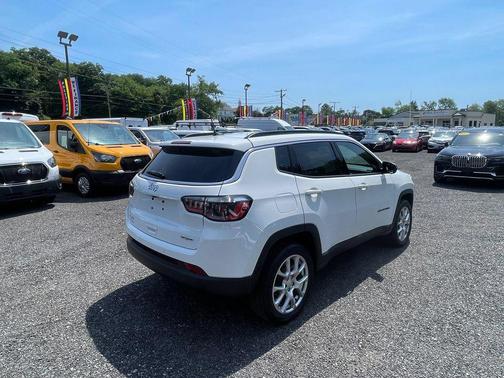 Bright White Clearcoat 2023 Jeep Compass Latitude Lux