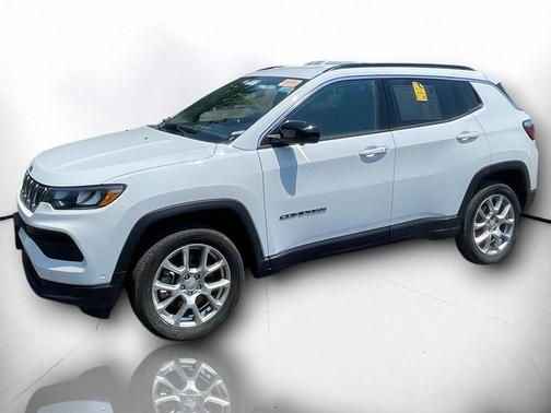 Bright White Clearcoat 2023 Jeep Compass Latitude Lux