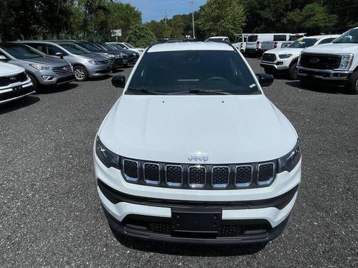 Bright White Clearcoat 2023 Jeep Compass Latitude Lux