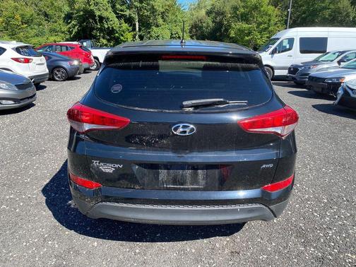 Black Noir Pearl 2018 Hyundai TUCSON SE