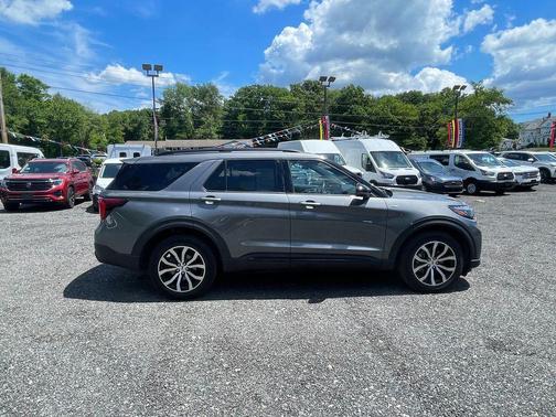 Carbonized Gray Metallic 2025 Ford Explorer ST-Line