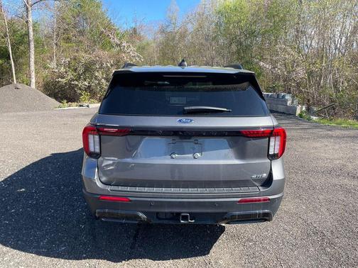 Carbonized Gray Metallic 2025 Ford Explorer ST-Line