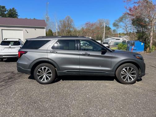 Carbonized Gray Metallic 2025 Ford Explorer ST-Line