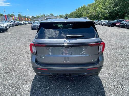 Carbonized Gray Metallic 2025 Ford Explorer ST-Line