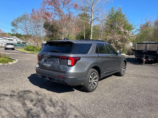 Carbonized Gray Metallic 2025 Ford Explorer ST-Line