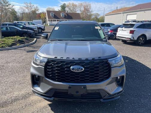 Carbonized Gray Metallic 2025 Ford Explorer ST-Line