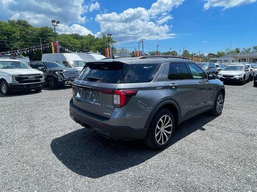 Carbonized Gray Metallic 2025 Ford Explorer ST-Line