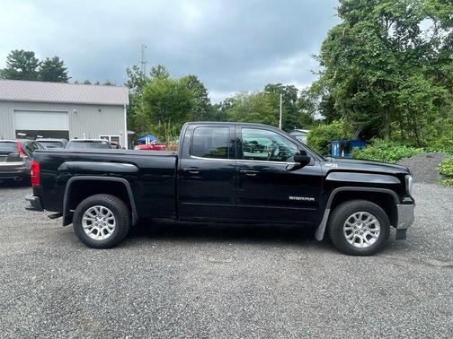 Onyx Black 2018 GMC Sierra 1500 SLE