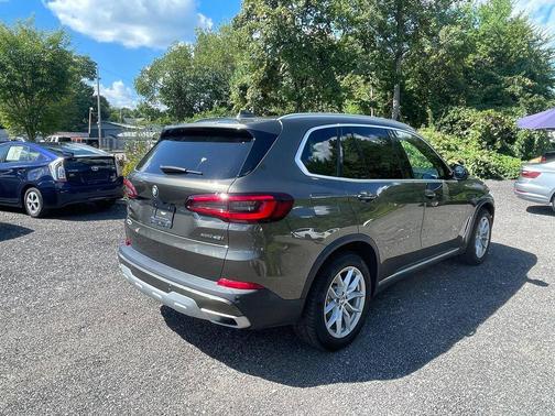 Manhattan Green Metallic 2023 BMW X5 xDrive40i