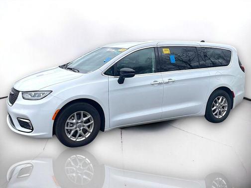 Bright White Clearcoat 2024 Chrysler Pacifica Touring L