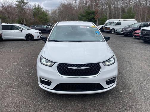 Bright White Clearcoat 2024 Chrysler Pacifica Touring L