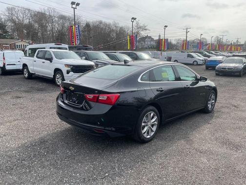 Mosaic Black Metallic 2024 Chevrolet Malibu FWD 1LT