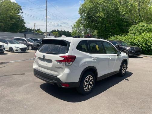 Crystal White Pearl 2023 Subaru Forester Premium