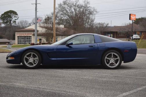 2004 Chevrolet Corvette Base