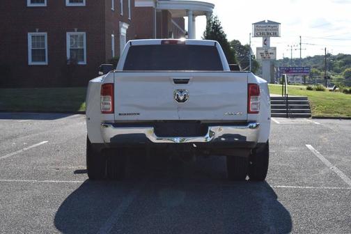 2019 RAM 3500 Big Horn Crew Cab 4x4 8' Box