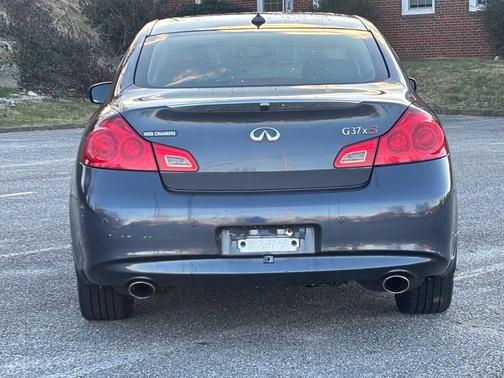 2011 INFINITI G37x Base