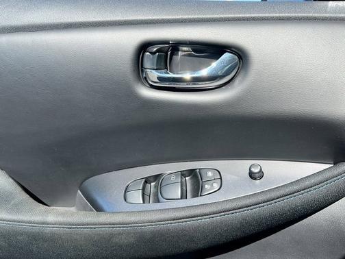 2022 Nissan Leaf S