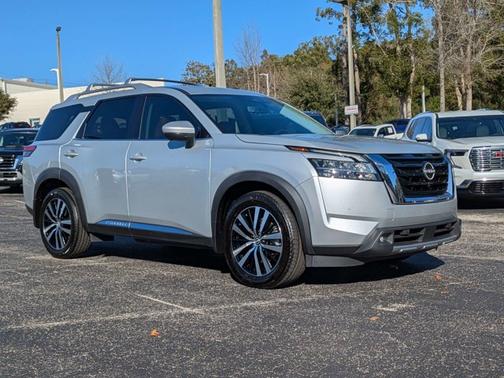 2023 Nissan Pathfinder Platinum