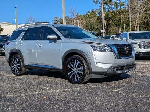 2023 Nissan Pathfinder Platinum