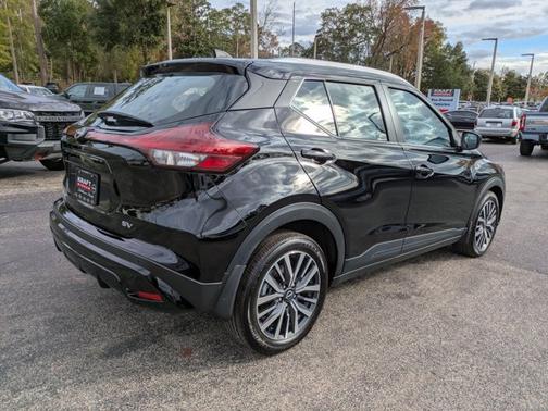 2022 Nissan Kicks SV