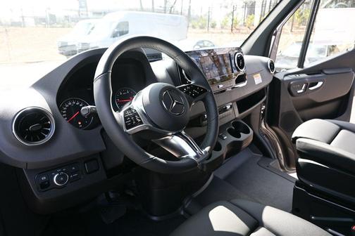 2026 Mercedes-Benz Sprinter 2500 144 WB Standard Roof Crew