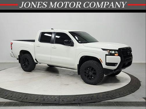 Glacier White 2026 Nissan Frontier SV