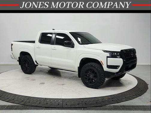 Glacier White 2026 Nissan Frontier SV