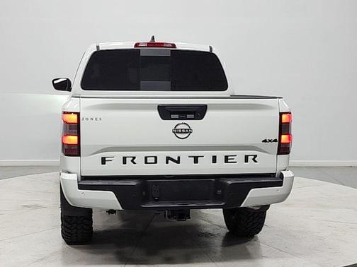 Glacier White 2026 Nissan Frontier SV