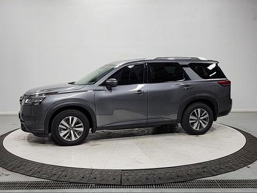 2022 Nissan Pathfinder SL 4WD