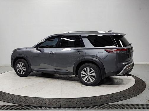 2022 Nissan Pathfinder SL 4WD