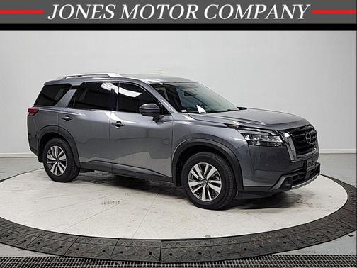 2022 Nissan Pathfinder SL 4WD