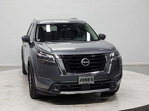 2022 Nissan Pathfinder SL 4WD
