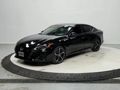 Super Black 2023 Nissan Altima SR FWD