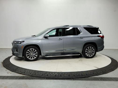 Sterling Gray Metallic 2023 Chevrolet Traverse Premier