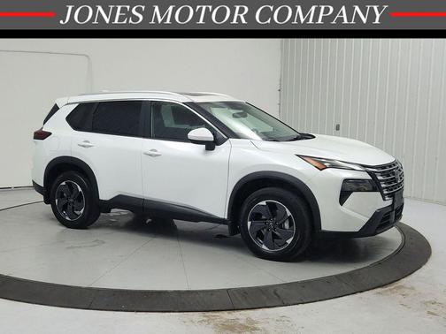 Everest White Pearl 2025 Nissan Rogue SV