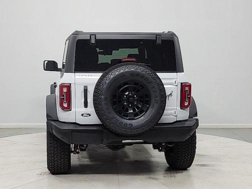 OXFORD WHITE 2026 Ford Bronco Badlands
