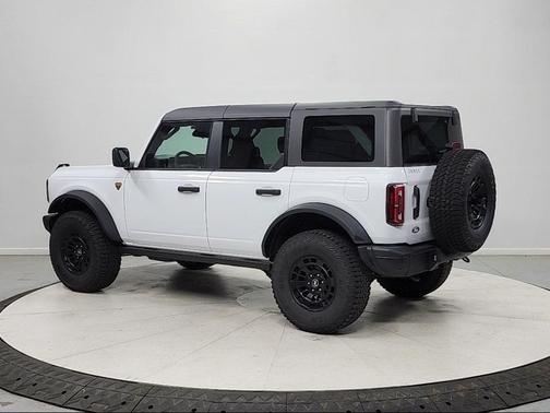 OXFORD WHITE 2026 Ford Bronco Badlands
