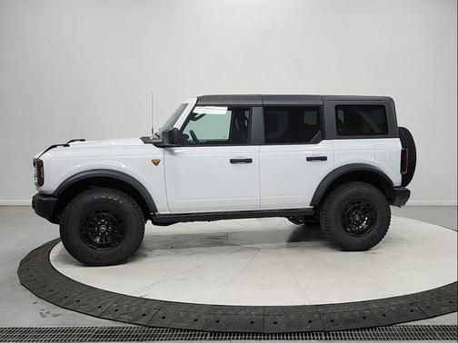 OXFORD WHITE 2026 Ford Bronco Badlands