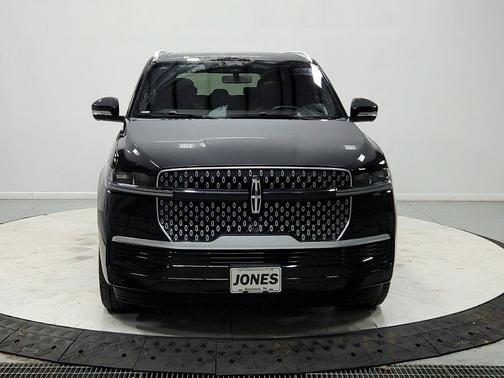 Infinite Black Metallic Clearcoat 2025 Lincoln Navigator Reserve