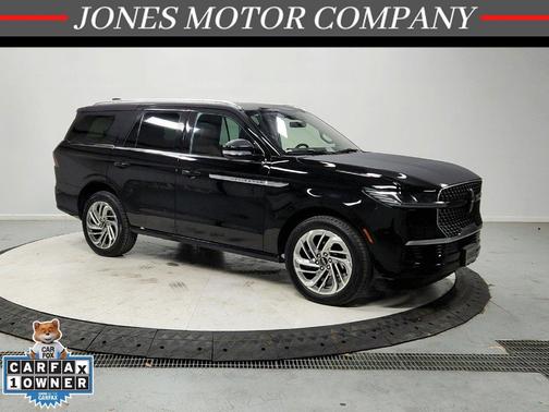 Infinite Black Metallic Clearcoat 2025 Lincoln Navigator Reserve