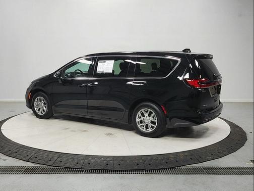 Diamond Black Crystal Pearlcoat 2025 Chrysler Pacifica L