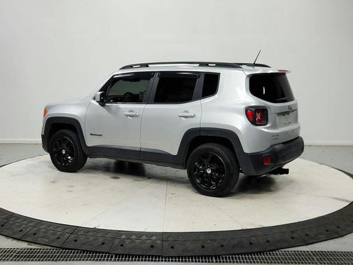 Glacier Metallic 2017 Jeep Renegade Latitude