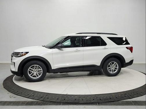 Star White Metallic Tri-Coat 2026 Ford Explorer Active